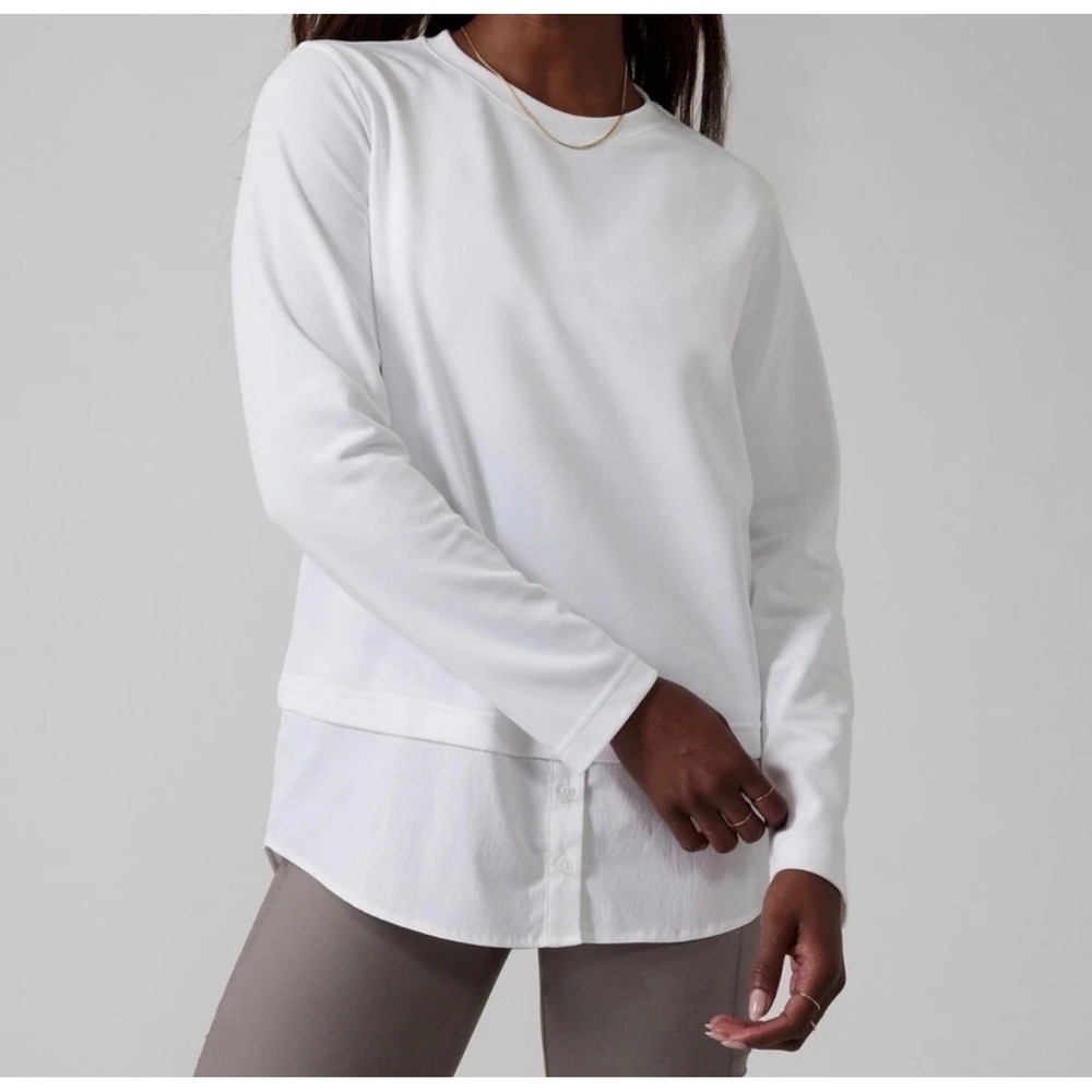 Athleta White Gallery Top 2.0 Button Hem Sweatshirt Long Sleeve Pullover Medium‎